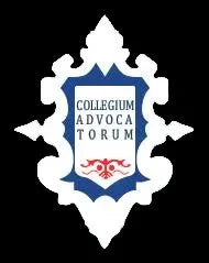 Stemma con scritta Collegium Advocatorum su sfondo nero, simbolo legale o investigativo